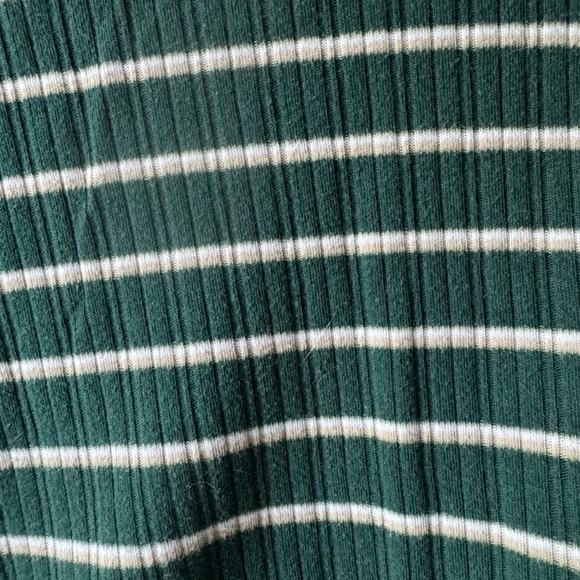 Super cute turtleneck mock neck green striped top - Picture 3 of 5